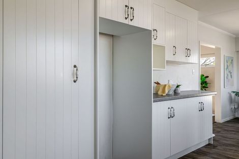 Photo of property in 107 Ruamahanga Crescent, Terrace End, Palmerston North, 4410