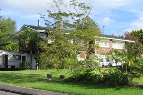 Photo of property in 4 Kelvin Crescent, Te Atatu Peninsula, Auckland, 0610