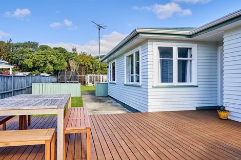 Photo of property in 31 Larsen Crescent, Tawa, Wellington, 5028