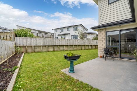 Photo of property in 77 Grenada Drive, Grenada Village, Wellington, 6037