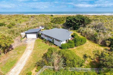 Photo of property in 32 Reay Mackay Grove, Waikawa Beach, Manakau, 5573