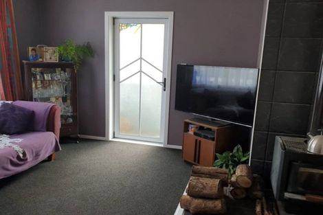 Photo of property in 80 Railway Street, Eltham, 4322
