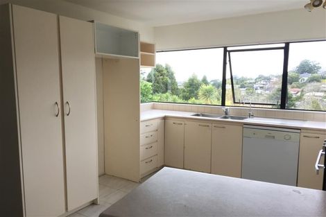 Photo of property in 2/5 Seaford Place, Murrays Bay, Auckland, 0630