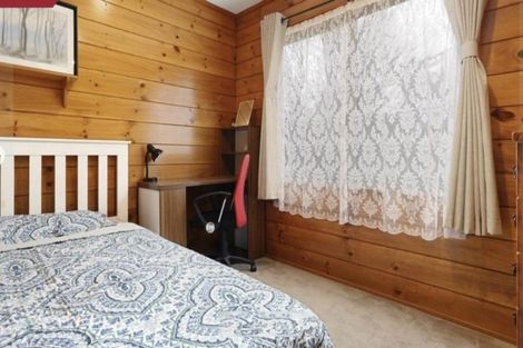 Photo of property in 5 Loughanure Place, Massey, Auckland, 0614