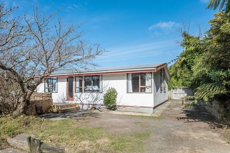 Photo of property in 117 Newlands Road, Newlands, Wellington, 6037