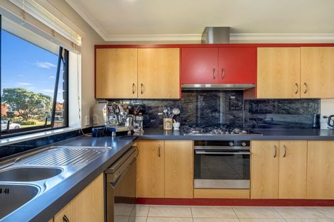 Photo of property in 6 Golden Courie Close, Papamoa Beach, Papamoa, 3118