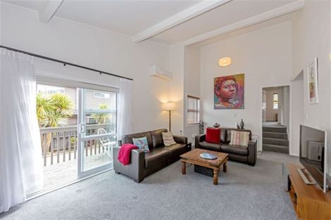 Photo of property in 31 Oteha Valley Road, Northcross, Auckland, 0632