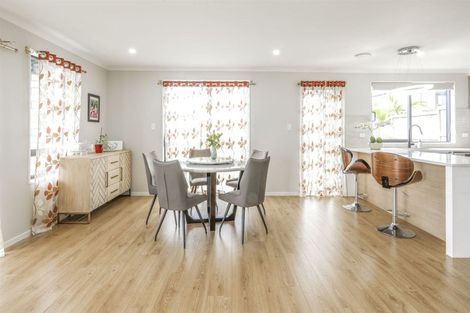 Photo of property in 32 Cooladawson Drive, Flat Bush, Auckland, 2019