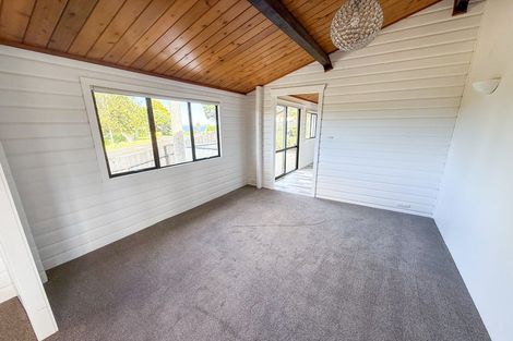 Photo of property in 8 Ngahere Views, Orewa, 0931