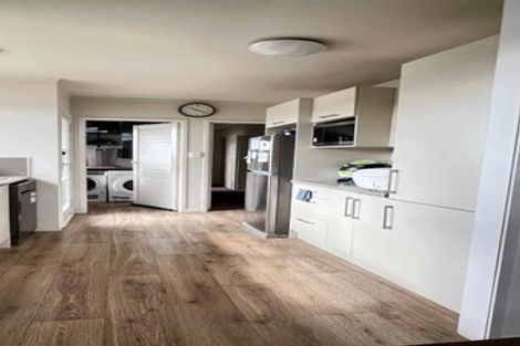 Photo of property in 32 Sunvue Road, Glen Eden, Auckland, 0602