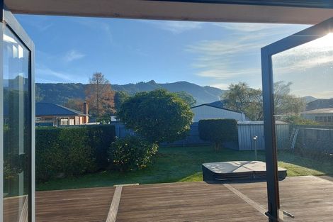 Photo of property in 54 Oxford Crescent, Ebdentown, Upper Hutt, 5018