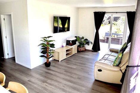 Photo of property in 109 Target Road, Totara Vale, Auckland, 0629