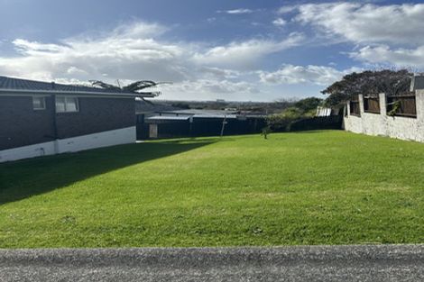 Photo of property in 2/51 Shanaway Rise, Hillcrest, Auckland, 0627