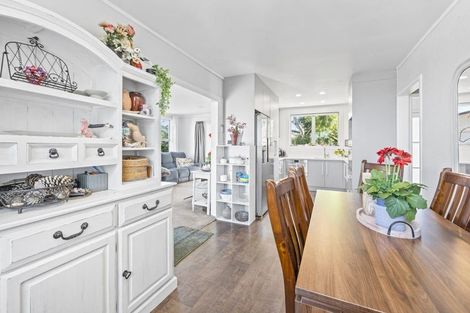 Photo of property in 13 Helleur Road, Massey, Auckland, 0614