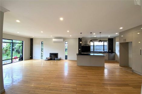 Photo of property in 439 Old Te Atatu Road, Te Atatu Peninsula, Auckland, 0610