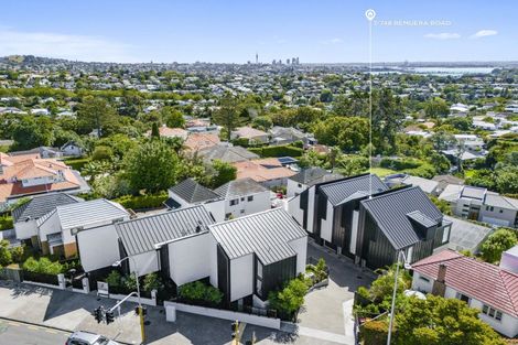 Photo of property in 3/90 Picasso Drive, West Harbour, Auckland, 0618