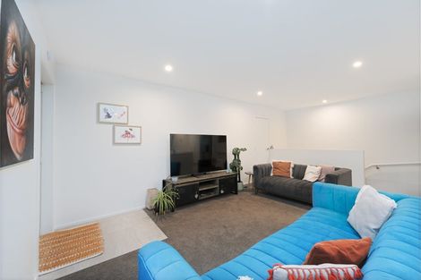 Photo of property in 17 Rauta Way, Helensville, 0800