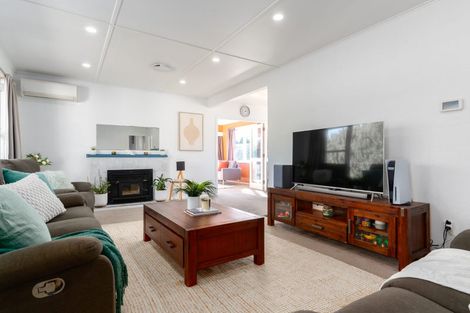 Photo of property in 33 Lynda Avenue, Paparangi, Wellington, 6037