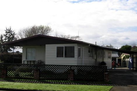 Photo of property in 1 Escort Grove, Awapuni, Palmerston North, 4412