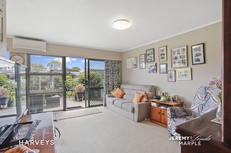 Photo of property in 28 Faith Bullock Place, New Lynn, Auckland, 0600