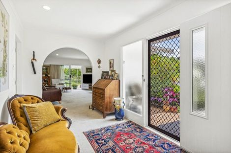 Photo of property in 2 Rewarewa Crescent, Waikanae, 5036