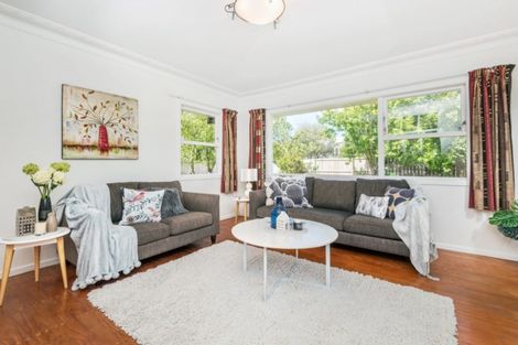 Photo of property in 6 Gill Avenue, Te Atatu Peninsula, Auckland, 0610