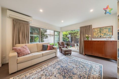 Photo of property in 2 Tiketike Way, Brooklyn, Wellington, 6021