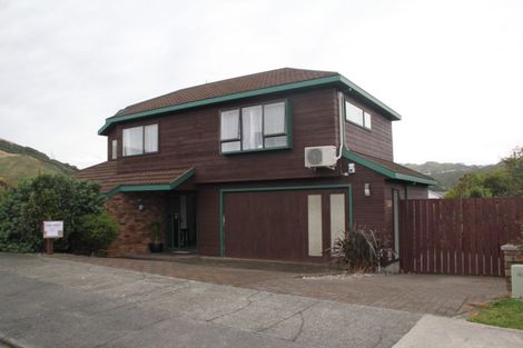 Photo of property in 32 Burbank Crescent, Churton Park, Wellington, 6037