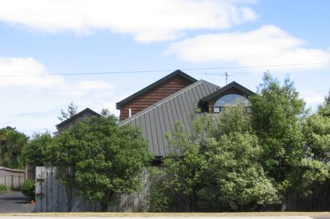 Photo of property in 2/60 Rangatira Road, Beach Haven, Auckland, 0626