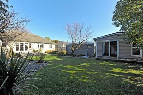 Photo of property in 35 Suva Street, Upper Riccarton, Christchurch, 8041