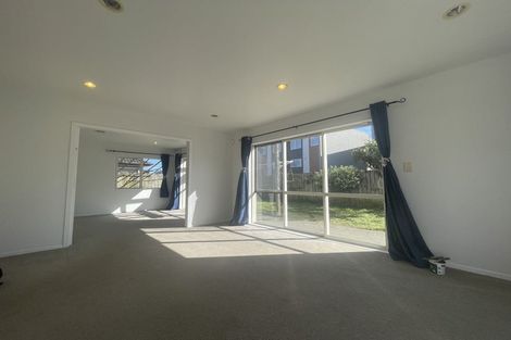 Photo of property in 7 Merlot Way, Te Atatu South, Auckland, 0610