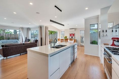 Photo of property in 5c Woodside Road, Massey, Auckland, 0614