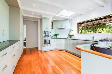 Photo of property in 10 Chelverton Terrace, Red Beach, 0932