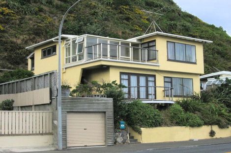 Photo of property in 220 The Esplanade, Island Bay, Wellington, 6023