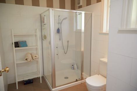 Photo of property in 53 Garden Road, Northland, Wellington, 6012