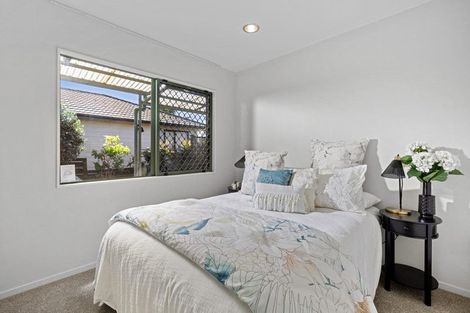 Photo of property in 18 Edgeworth Road, Glenfield, Auckland, 0629