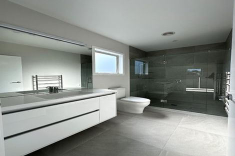 Photo of property in 10 George Yee Place, Taradale, 4112