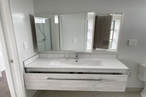 Photo of property in 28a Yeovil Road, Te Atatu Peninsula, Auckland, 0610