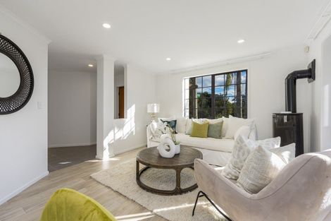 Photo of property in 33 Admirals Court Drive, Greenhithe, Auckland, 0632