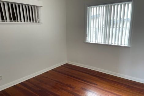 Photo of property in 22 Cliff View Drive, Green Bay, Auckland, 0604