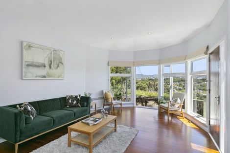 Photo of property in 114 Nevay Road, Karaka Bays, Wellington, 6022