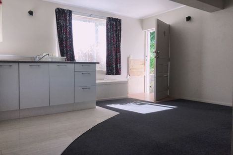 Photo of property in 8 Jenanne Place, Totara Vale, Auckland, 0629