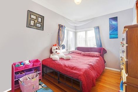 Photo of property in 9 Sheehan Road, Te Atatu South, Auckland, 0610