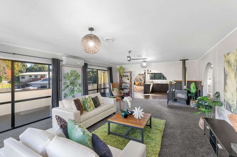 Photo of property in 16 Rossiter Avenue, Waiuku, 2123