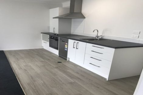 Photo of property in 30u2 Heath Street, Saint Andrews, Hamilton, 3200