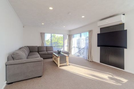 Photo of property in 5 Peter Button Place, Johnsonville, Wellington, 6037