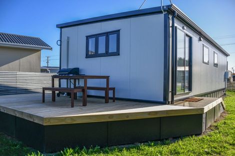 Photo of property in 52 Nash Parade, Foxton Beach, Foxton, 4815