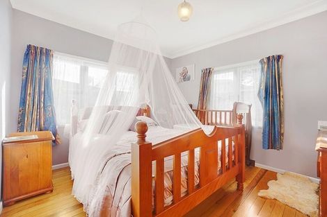 Photo of property in 9 Sheehan Road, Te Atatu South, Auckland, 0610