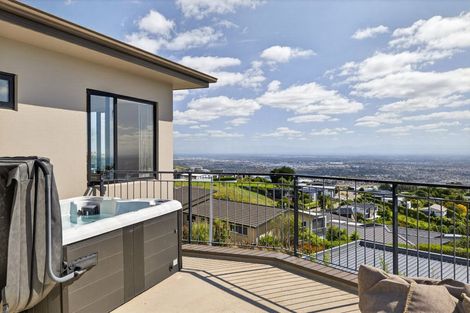 Photo of property in 16 Stoneyridge Close, Mount Pleasant, Christchurch, 8081