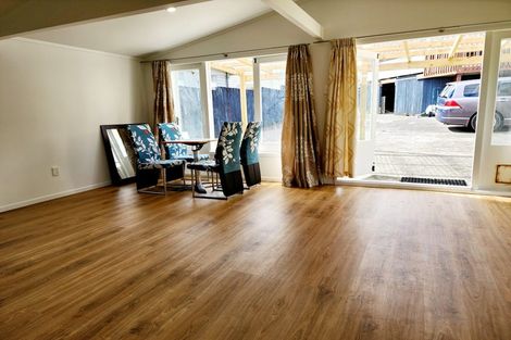 Photo of property in 4 Paton Avenue, Te Atatu South, Auckland, 0610